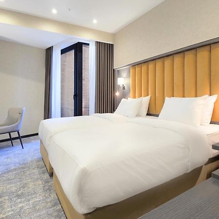 Griffin Hotel Тбилиси Екстериор снимка