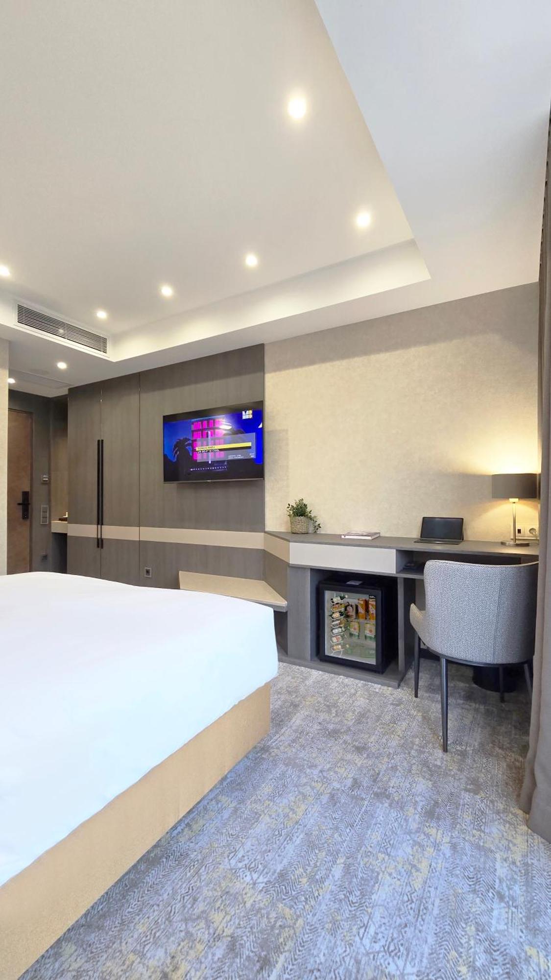 Griffin Hotel Тбилиси Екстериор снимка