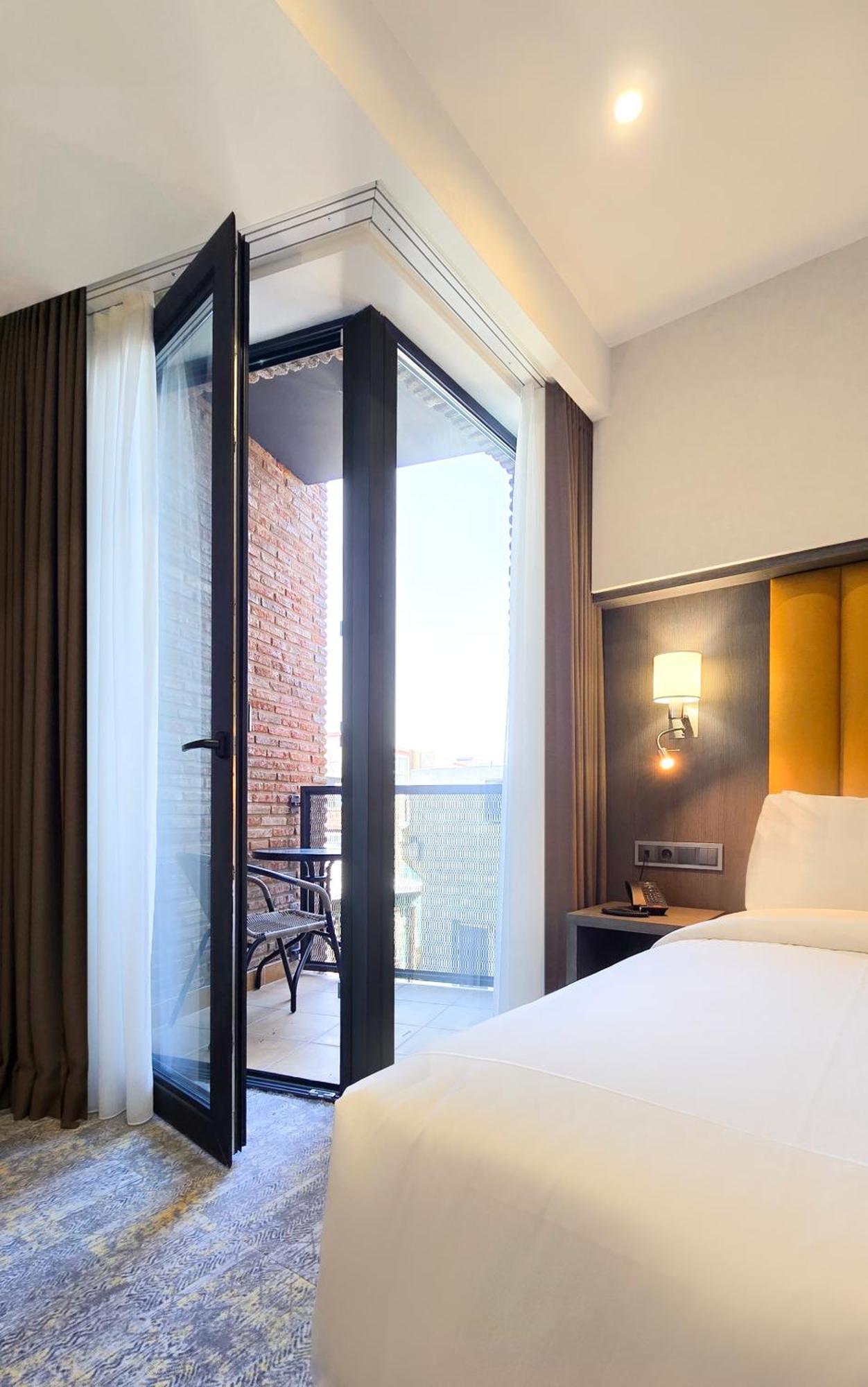 Griffin Hotel Тбилиси Екстериор снимка