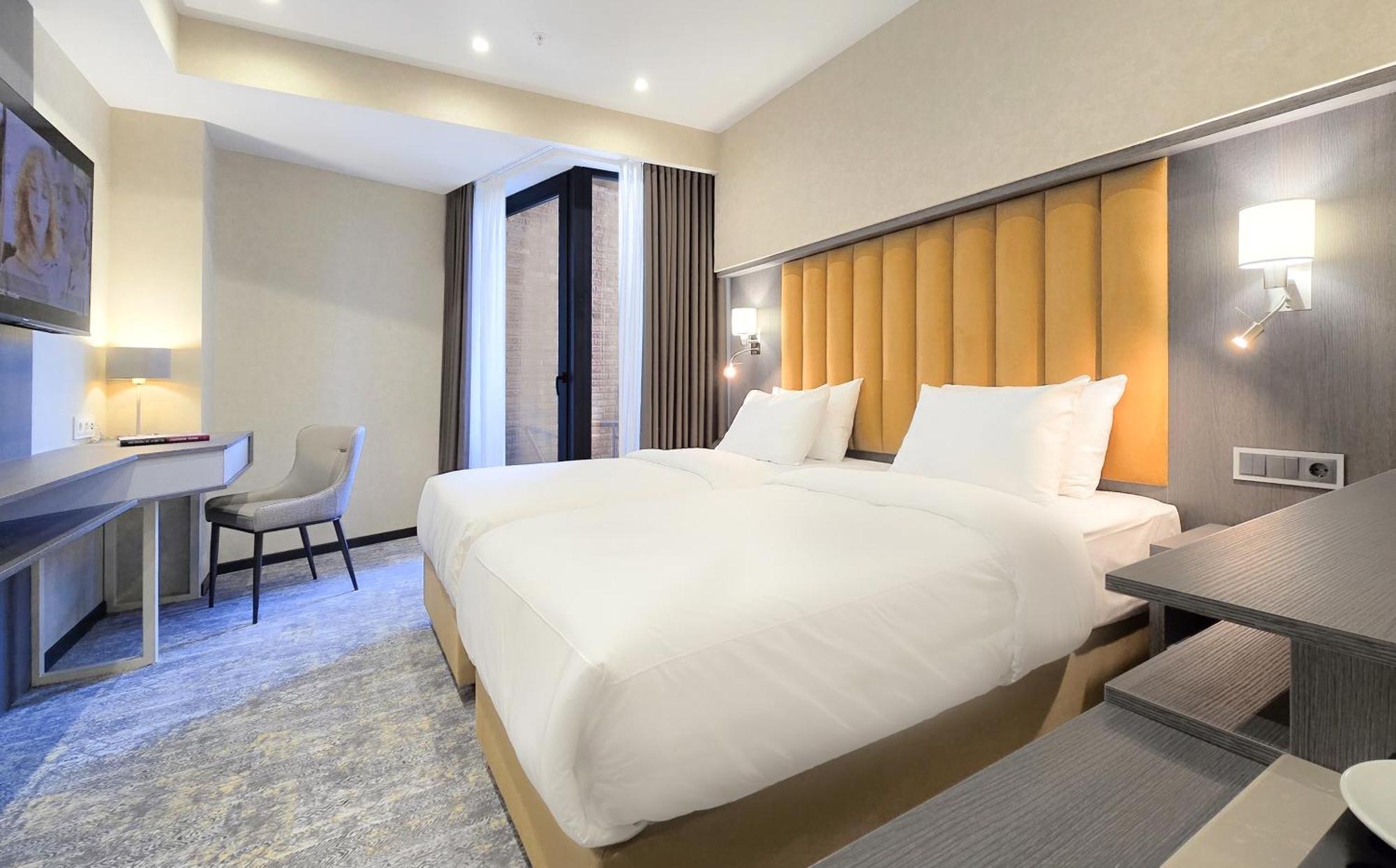 Griffin Hotel Тбилиси Екстериор снимка