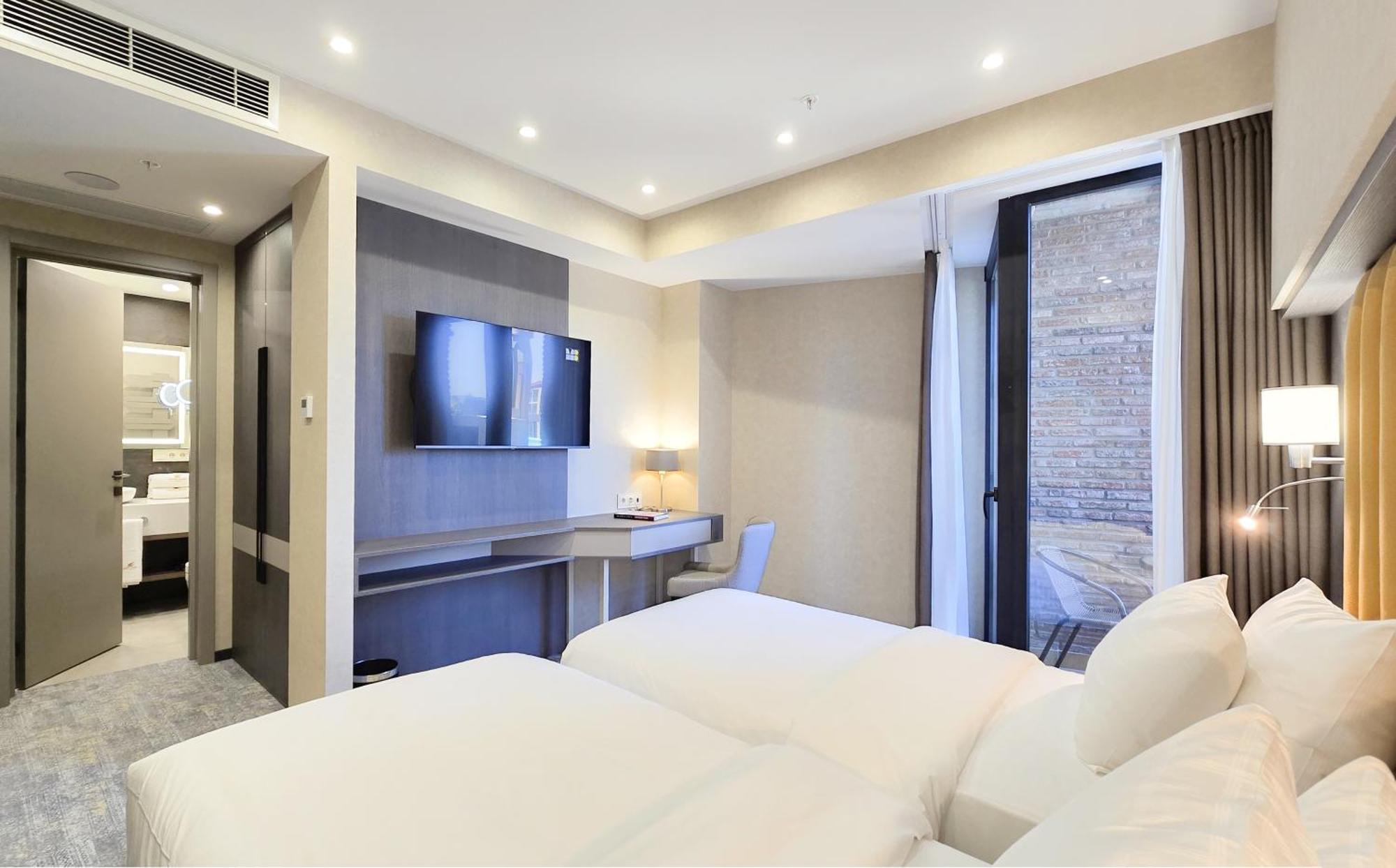 Griffin Hotel Тбилиси Екстериор снимка