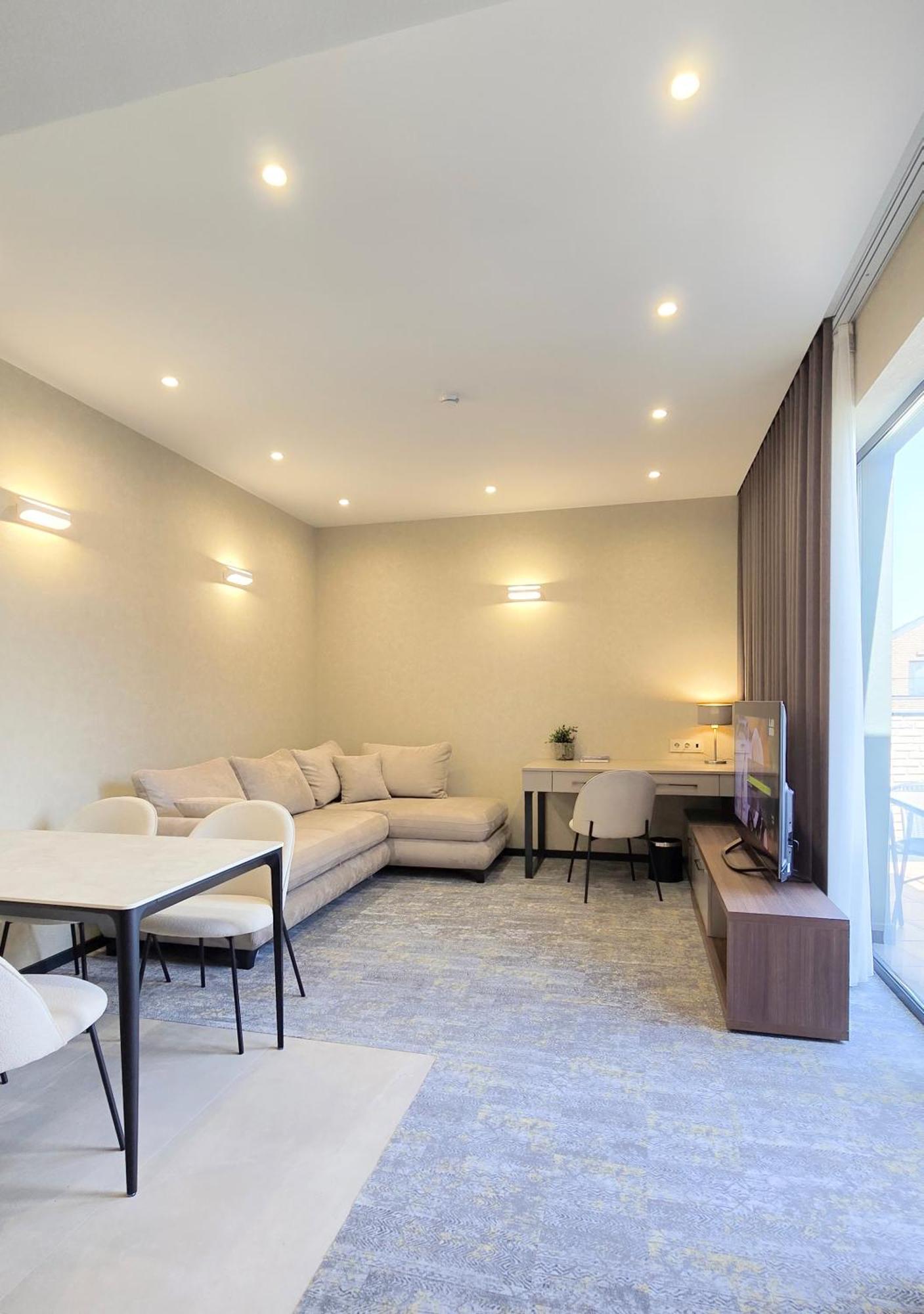 Griffin Hotel Тбилиси Екстериор снимка