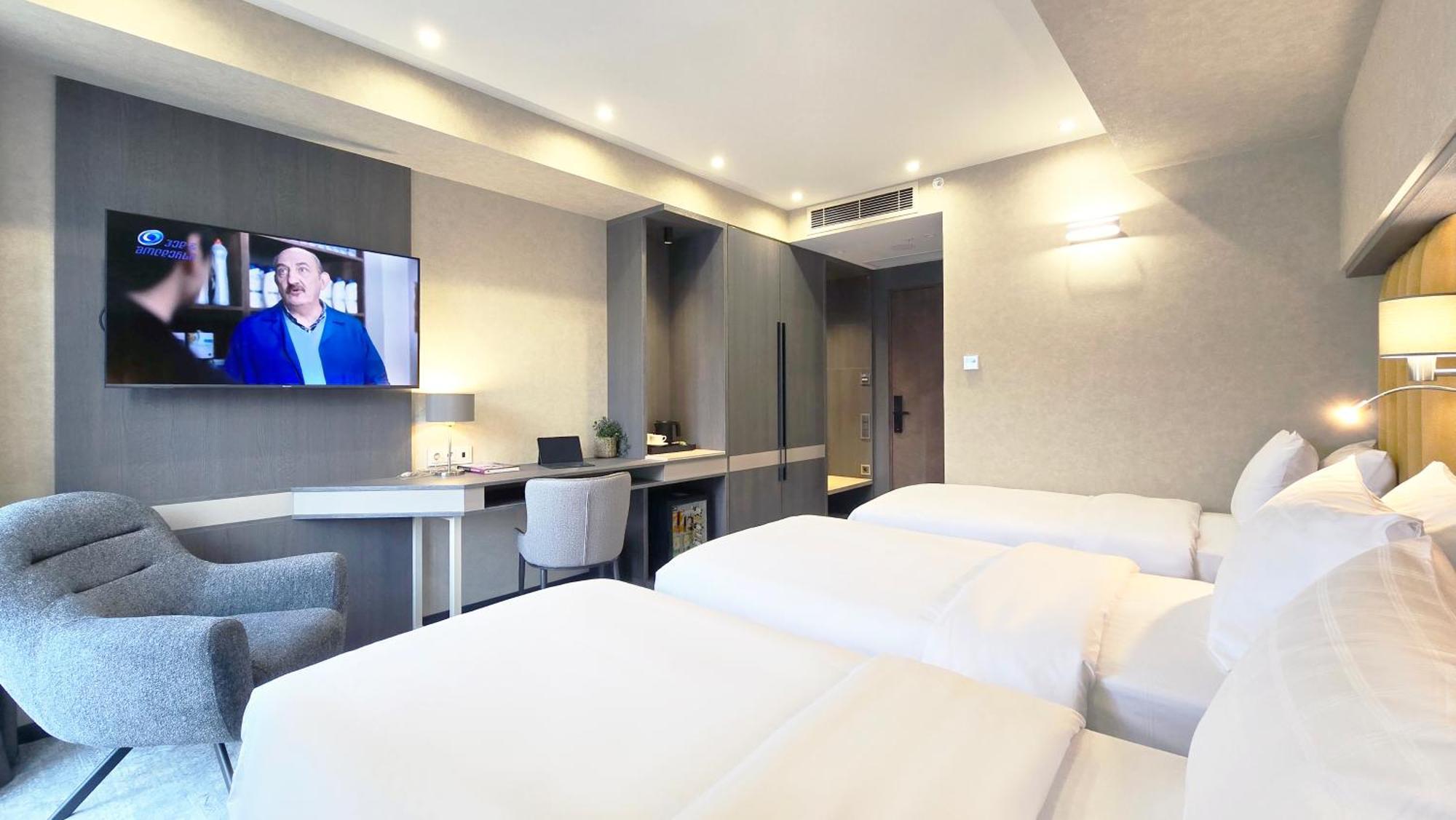 Griffin Hotel Тбилиси Екстериор снимка