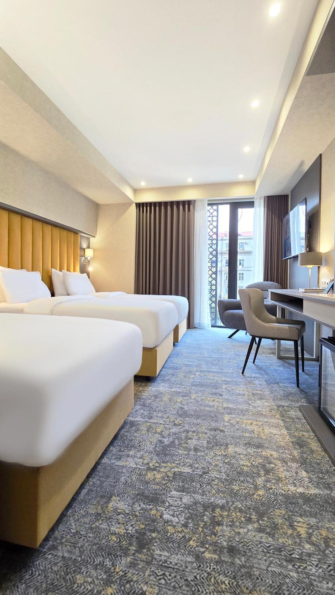 Griffin Hotel Тбилиси Екстериор снимка
