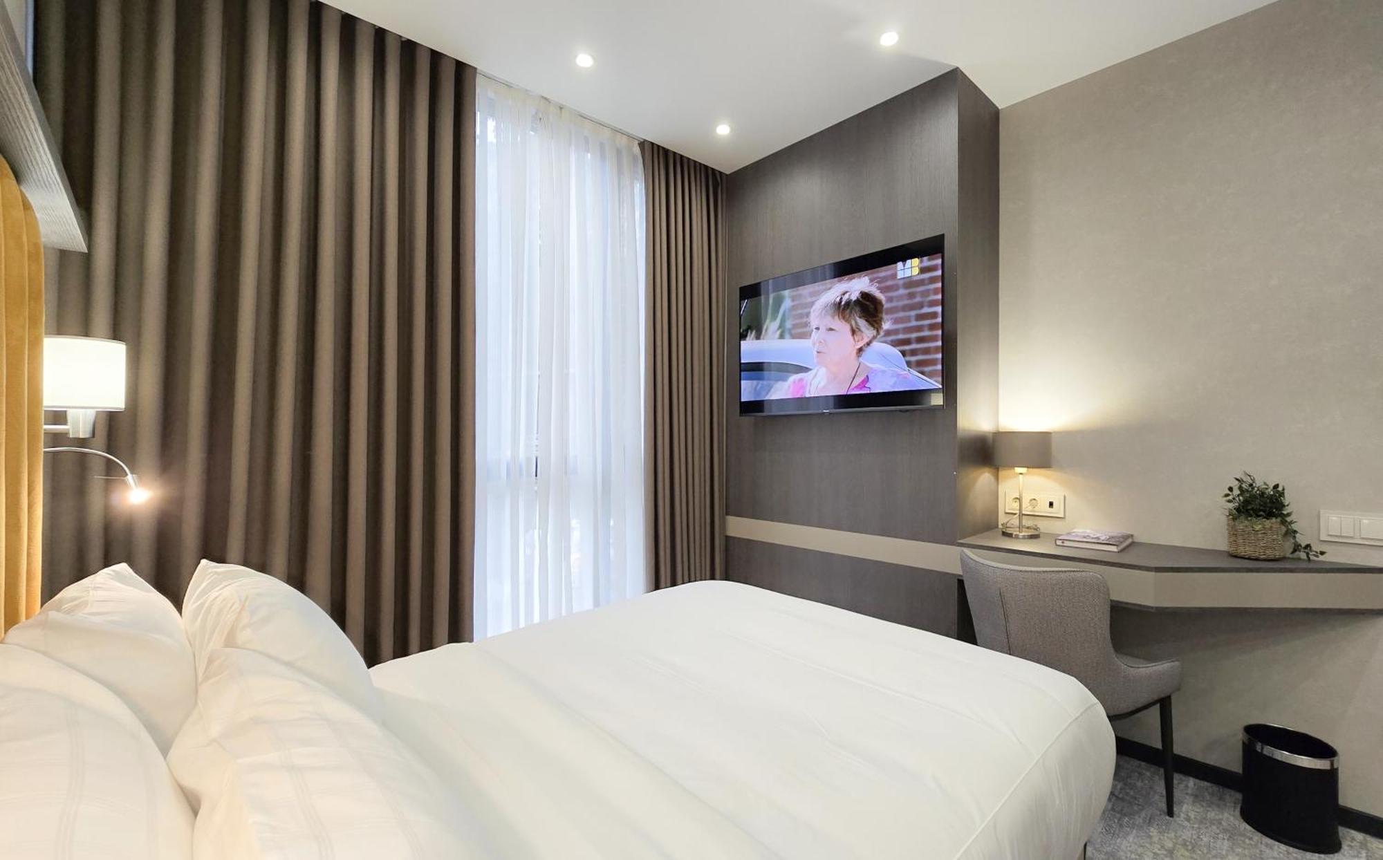 Griffin Hotel Тбилиси Екстериор снимка