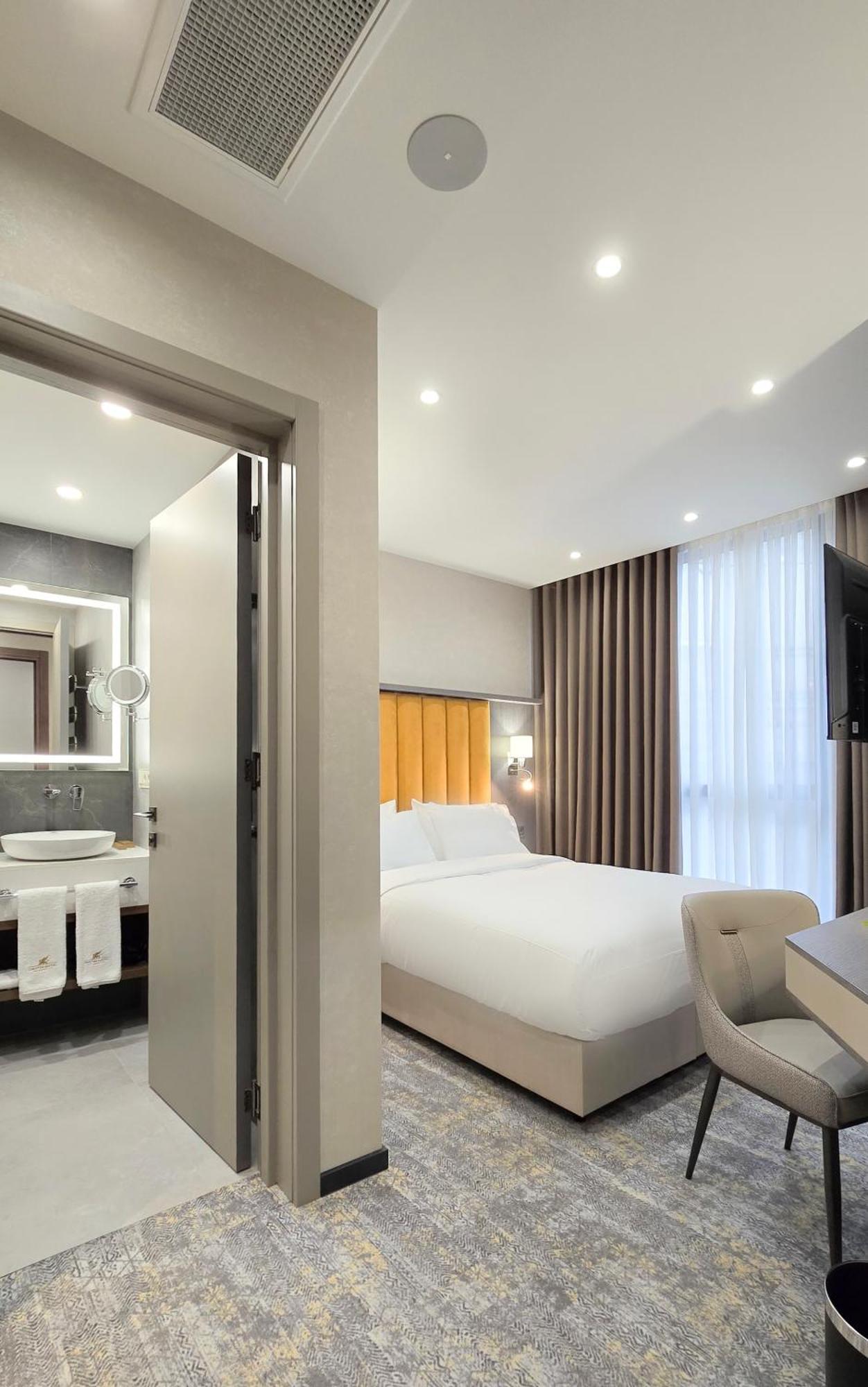 Griffin Hotel Тбилиси Екстериор снимка