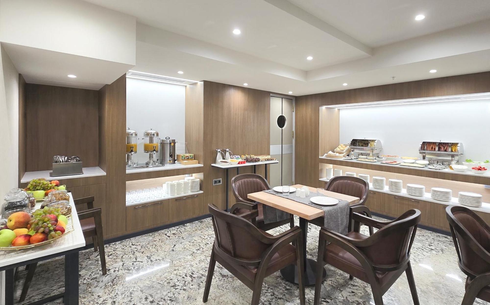 Griffin Hotel Тбилиси Екстериор снимка