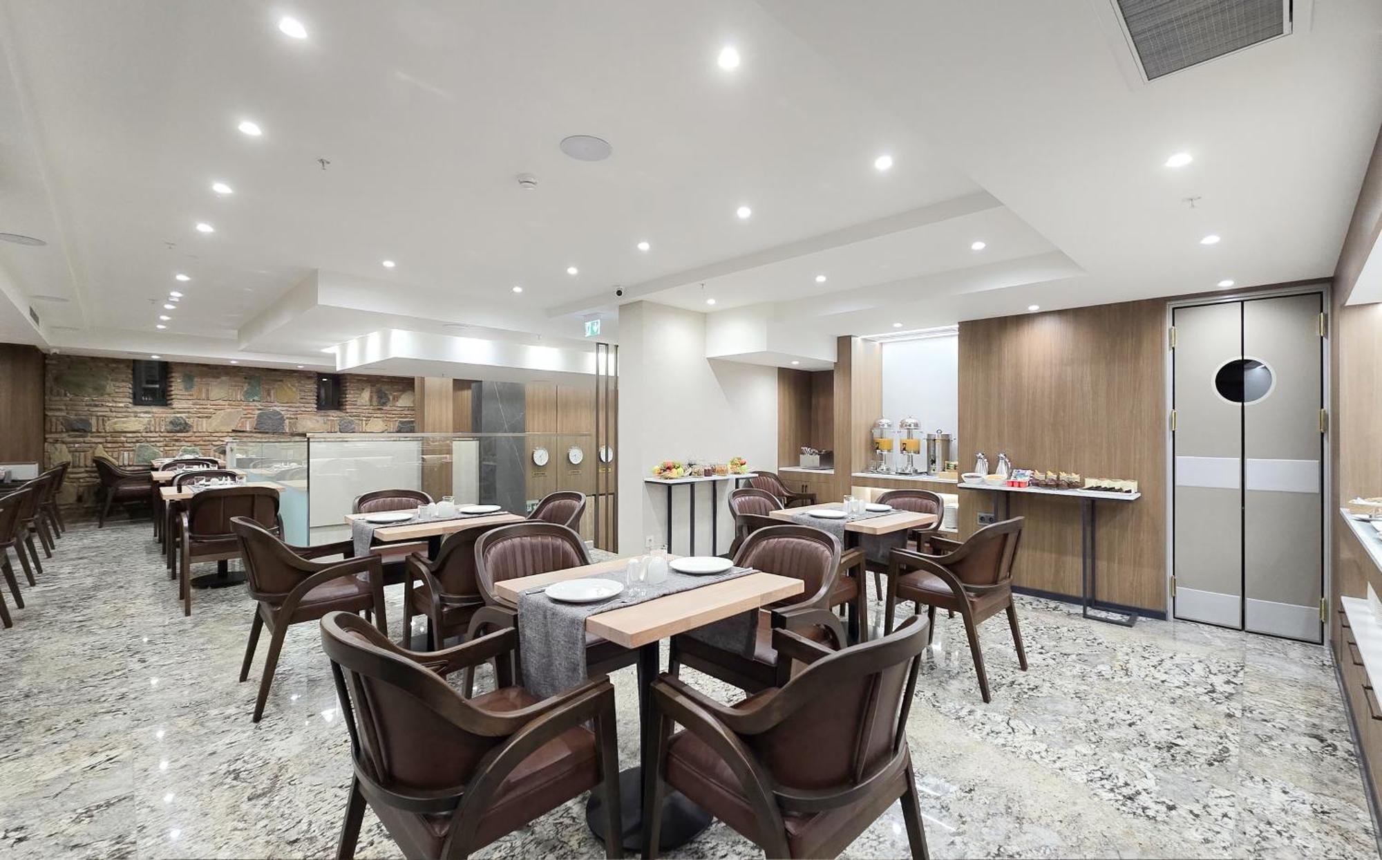 Griffin Hotel Тбилиси Екстериор снимка