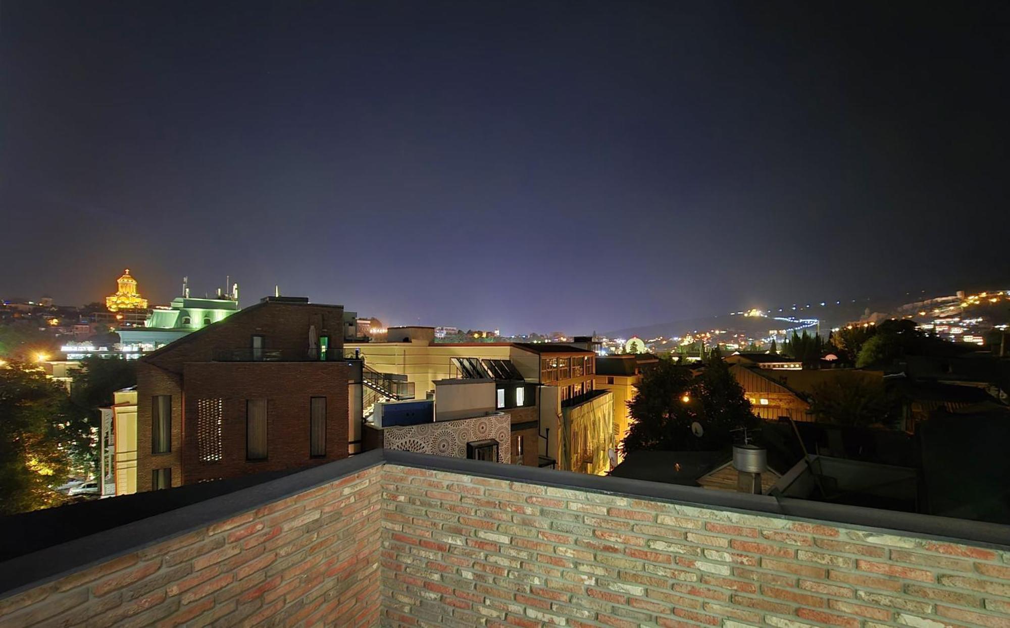 Griffin Hotel Тбилиси Екстериор снимка