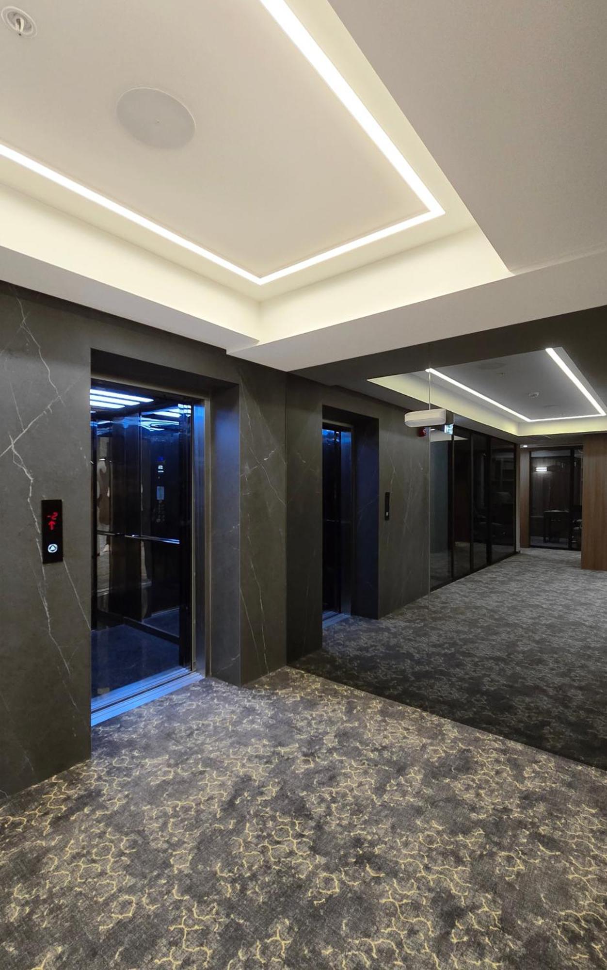 Griffin Hotel Тбилиси Екстериор снимка