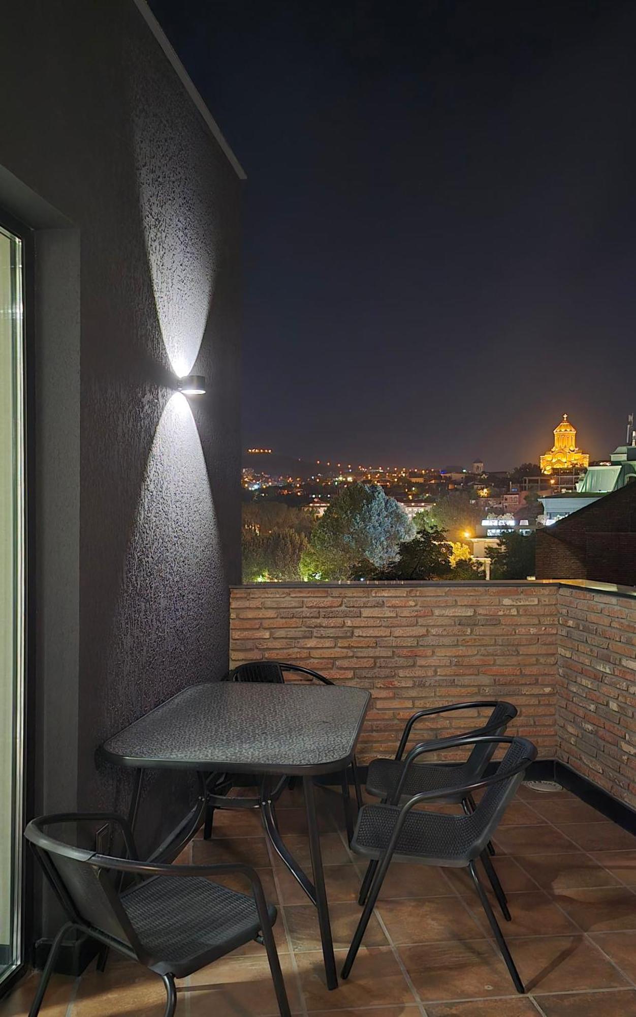 Griffin Hotel Тбилиси Екстериор снимка