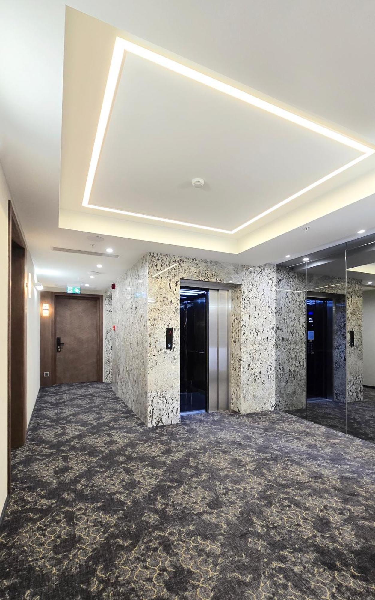 Griffin Hotel Тбилиси Екстериор снимка